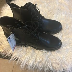 GU WOMEN FINE FIT LACE UP BOOTS